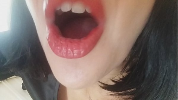 پیاری، تمہاری سوتیلی ماں آج تمہیں سکول نہیں جانے دے گی... مجھے تمہاری بہت ضرورت ہے...