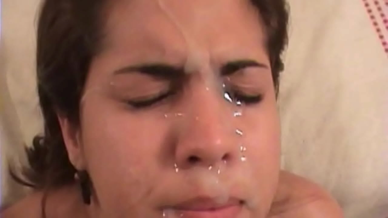 خوبصورت لاطینی brunette کسی نہ کسی طرح جنسی ہے