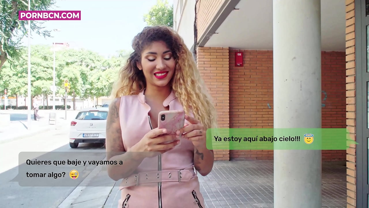 بے وفا بیوی اپنے نوجوان پریمی کو سخت چودنے والی ہے جب کہ اس کا شوہر کام کرتا ہے۔ چھاتی اور ایک بڑی گدی کے ساتھ لیٹنا۔ وینس ایفروڈائٹ۔